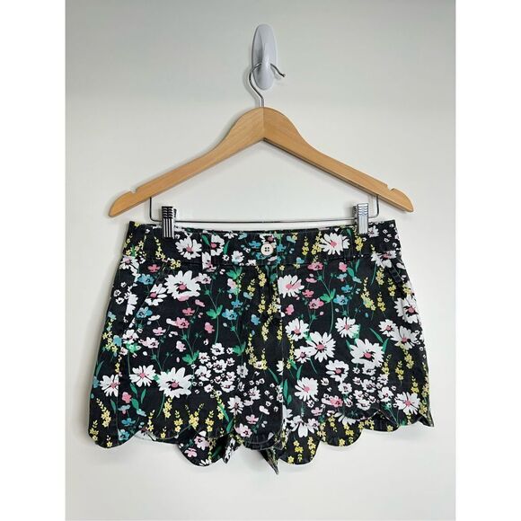 Crown & Ivy Shorts Womens Scalloped Black Floral Size 4‎ - Picture 3 of 9